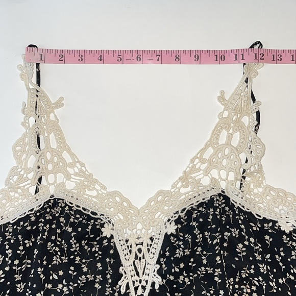 Glam Vault Black and Cream Crochet Floral Dress Size Large NWT - Picture 12 of 17